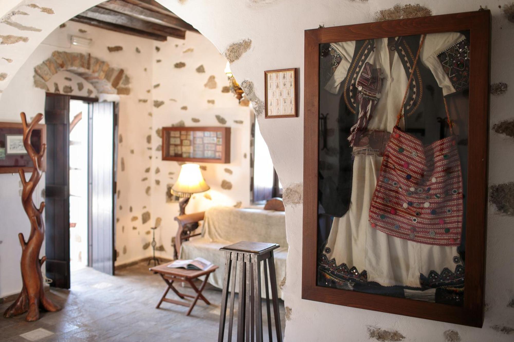 Themed House "Castle Halaros" View 17Th Century Villa Glinado Naxos Екстериор снимка