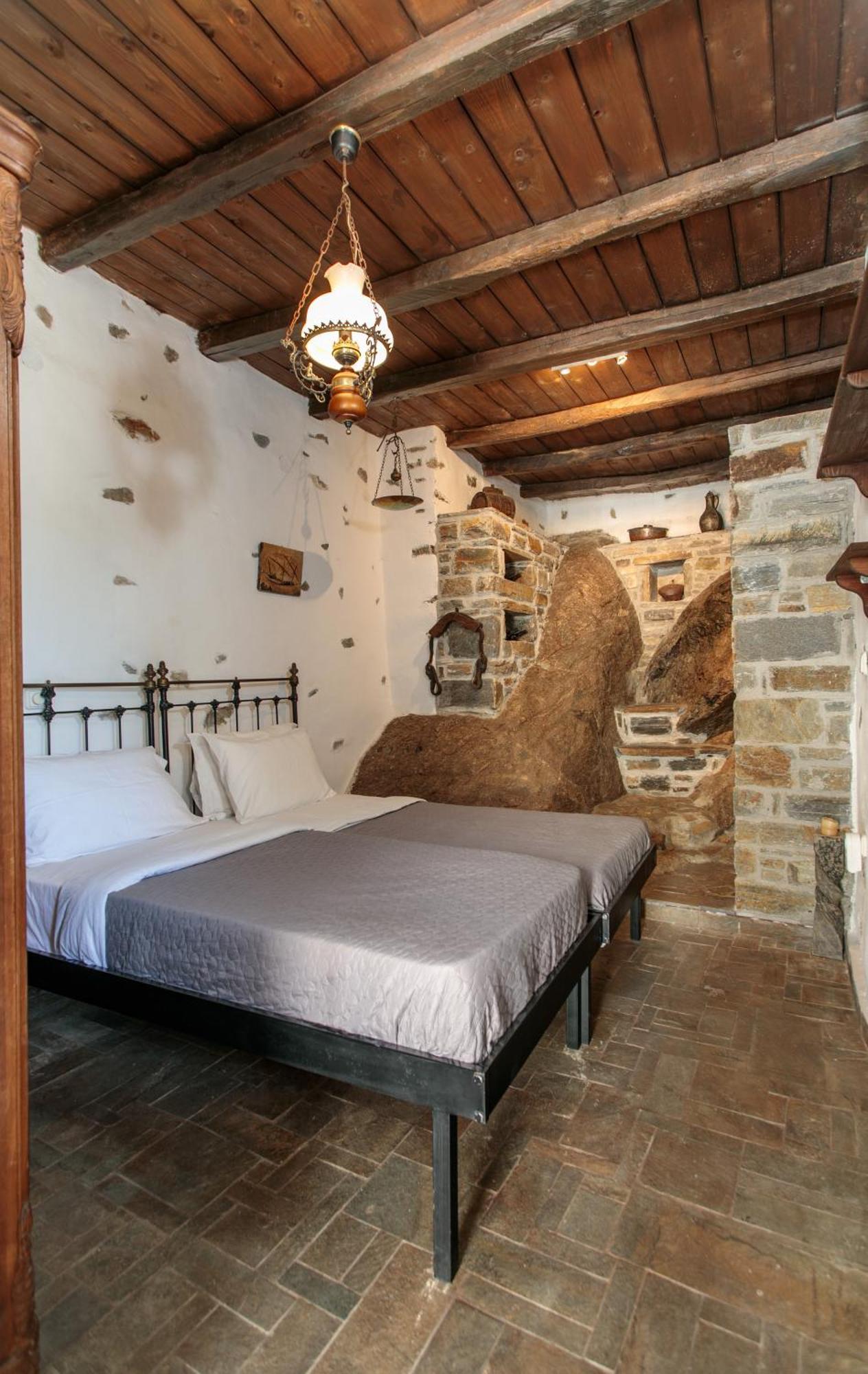 Themed House "Castle Halaros" View 17Th Century Villa Glinado Naxos Екстериор снимка