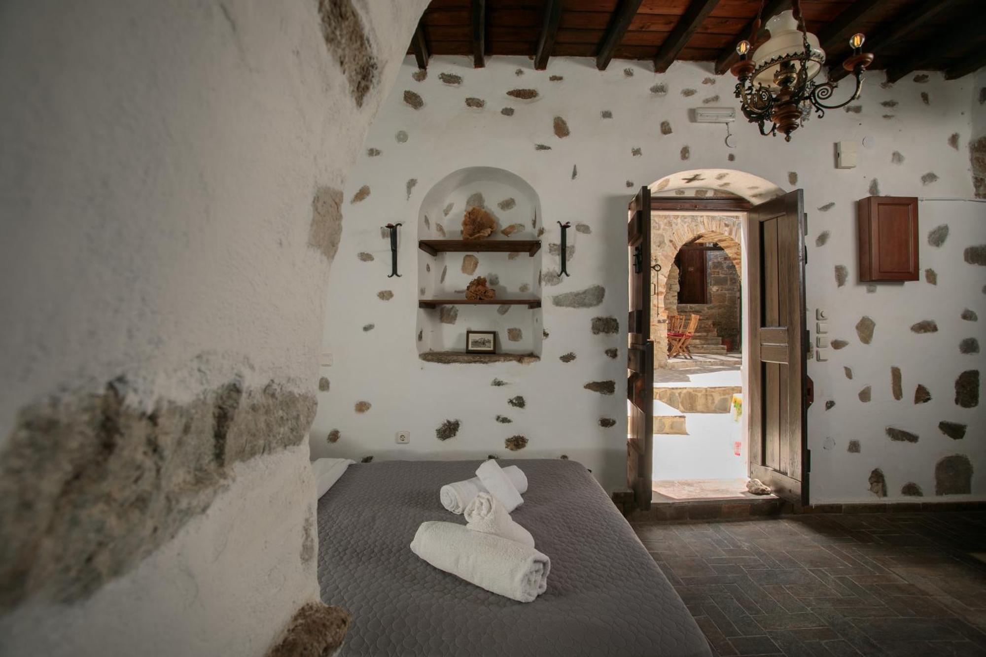Themed House "Castle Halaros" View 17Th Century Villa Glinado Naxos Екстериор снимка