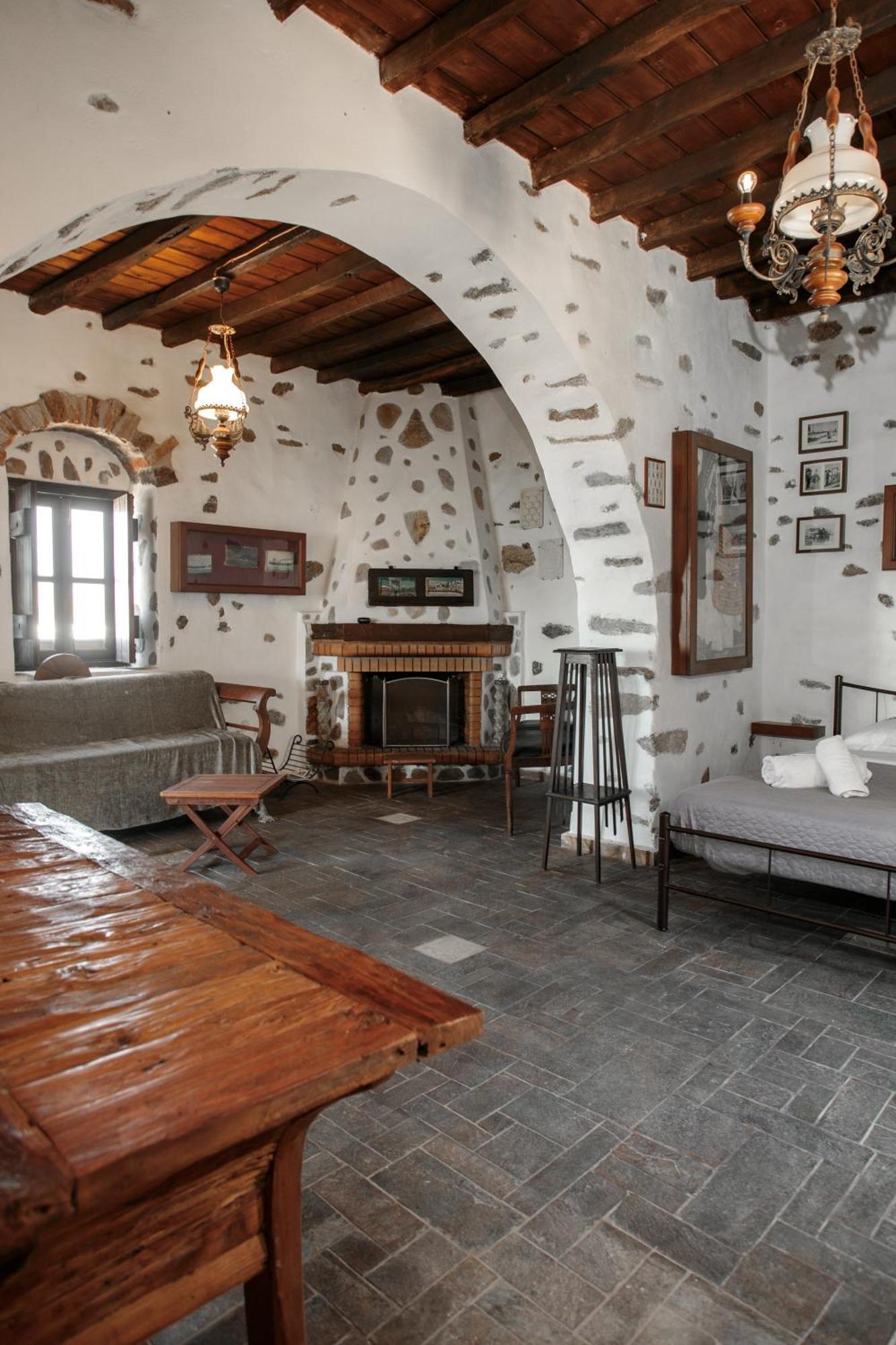 Themed House "Castle Halaros" View 17Th Century Villa Glinado Naxos Екстериор снимка