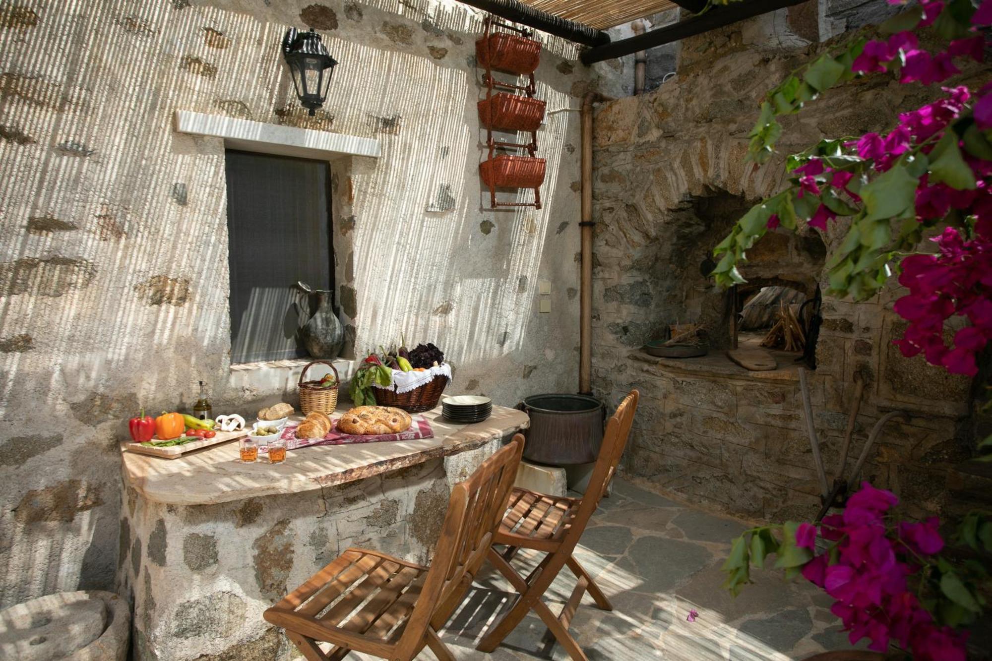 Themed House "Castle Halaros" View 17Th Century Villa Glinado Naxos Екстериор снимка